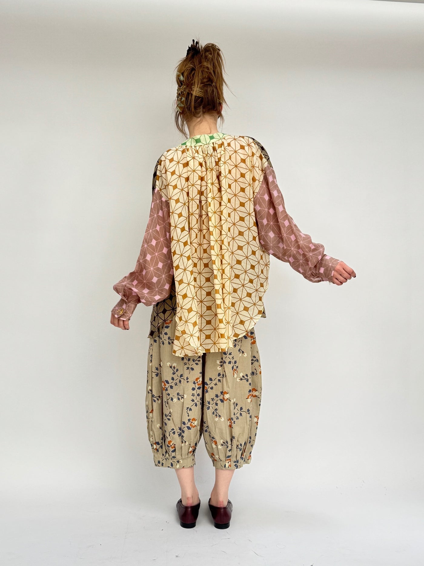 Bohemian frill shirt in natural fabric – chic resort wear