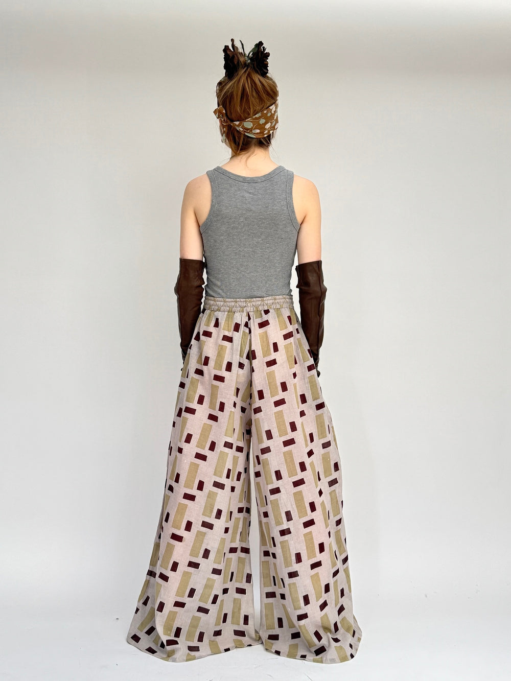 Chic palazzo trousers for women – breathable summer outfit